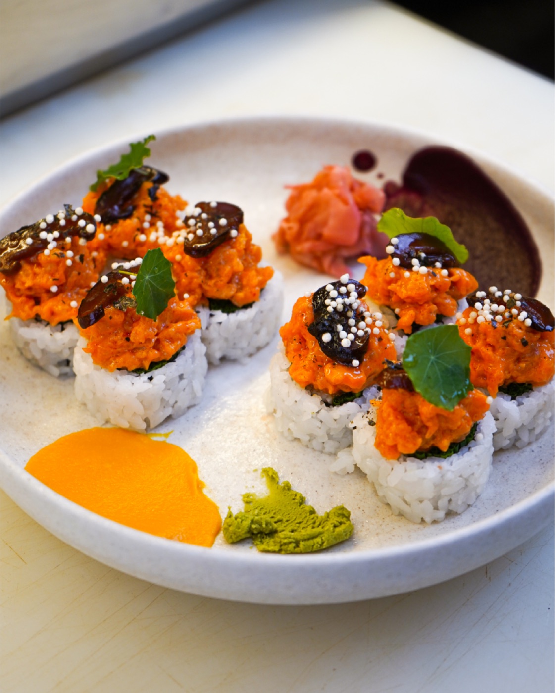 Sushi set na tanieri
